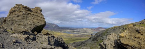 Tufffelsen in Selvellir and in the background the Berserkjarhraun