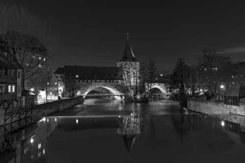 Historic chain footbridge and front vestibule with the Schlayer tower