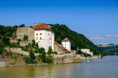 View over the Danube to Veste Niederhaus