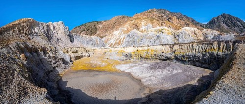 Crater with yellow discoloured sulphur stones
