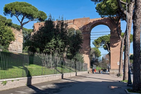 Historical remains of aqueduct to Palatine Hill