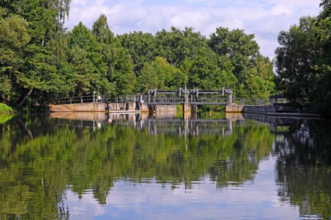 Weir to maintain the water level on the Spree
