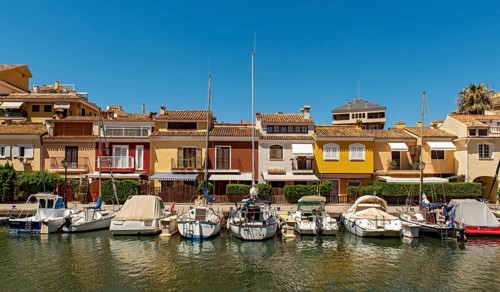 Boats and colourful houses
