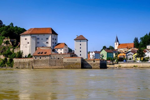 View over the Danube to Veste Niederhaus