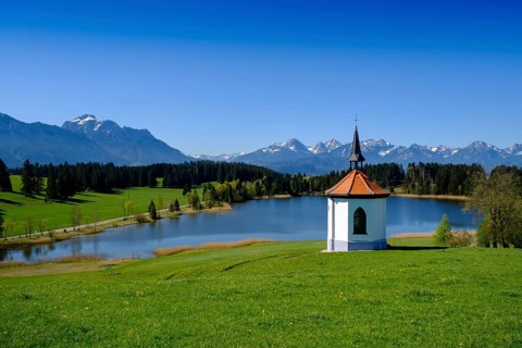 Chapel at the Hegratsried pond
