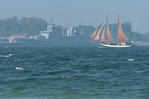 Sailing ship