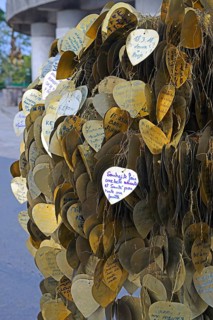 Heart-shaped plates to write down wishes