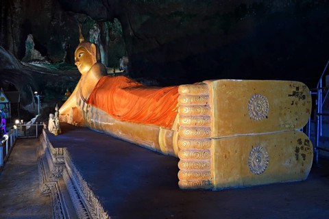 Lying golden Buddha