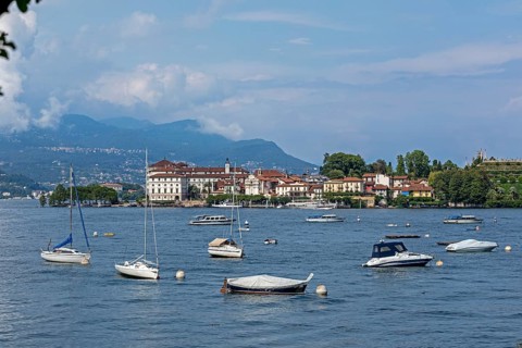 Boats anchoring off Isola Bella