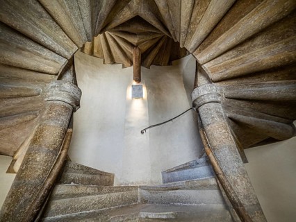Double spiral staircase