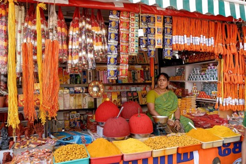 Pooja things sale in front of Kapaleeshvara temple