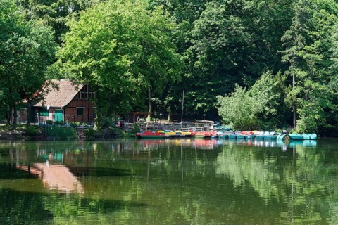 Punt station with pier for pedal boats