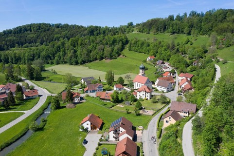 Bichishausen with church and castle ruins
