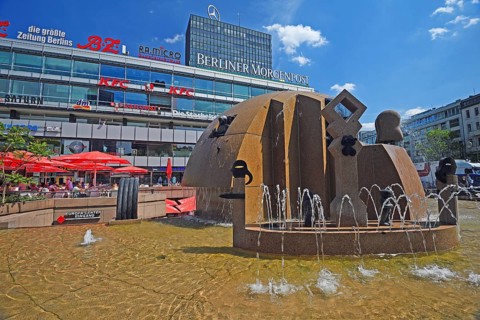 Weltkugelbrunnen