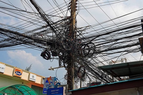 Cable tangle at power poles