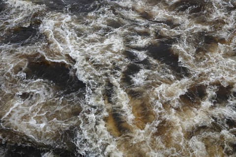 Strong current in the Ottawa River