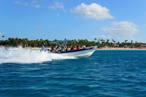 Pleasure boat