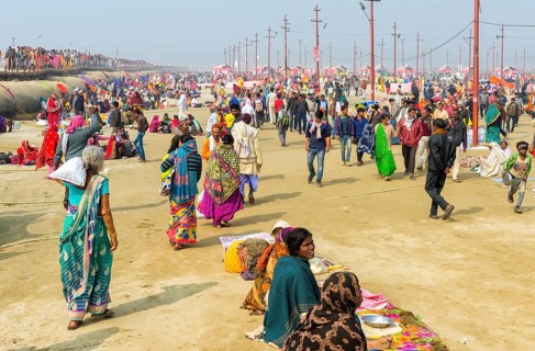 Pilgrims on their way to the Allahabad Kumbh Mela