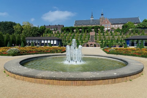 Fontaine and gardens of Kamp Abbey