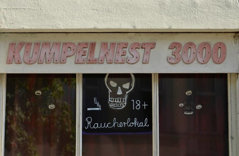 Smokers' bar