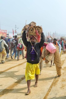 Pilgrims on their way to the Allahabad Kumbh Mela
