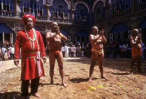 Wrestler saluting Maharaja
