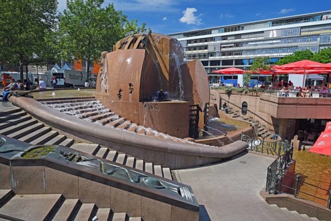 Weltkugelbrunnen