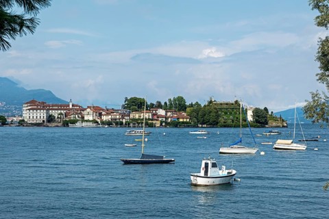 Boats anchoring off Isola Bella
