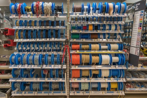 Chains and ropes in the DIY store