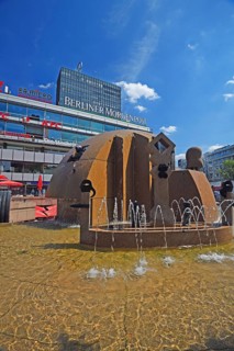 Weltkugelbrunnen