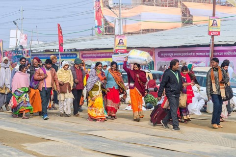 Pilgrims on their way to the Allahabad Kumbh Mela