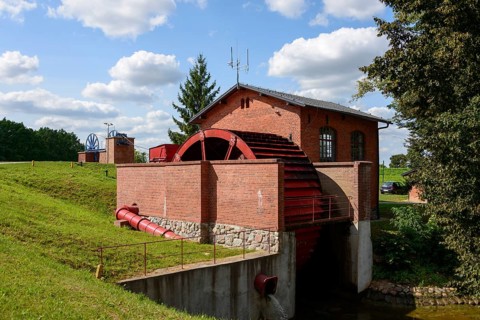 Engine house with water wheel to drive the cable drum