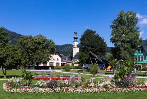 Park on Lake Wolfgang