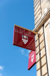 Sign indicating the House of Wine