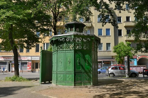 Urinal