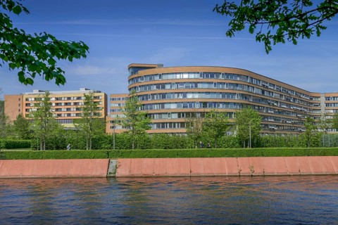 Civil servant queue Moabiter Werder