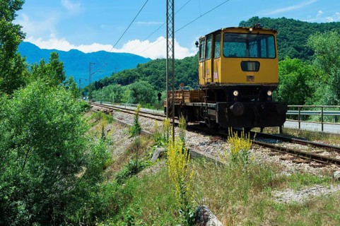 Maintenance locomotive