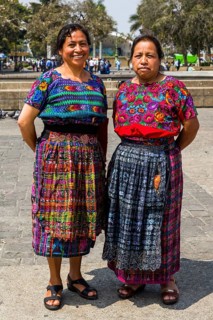 Visitors in front of Palacio de Los Capitanes Generales