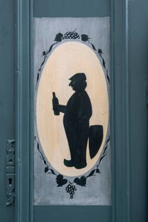 Door picture of a wine shop