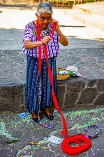 Demonstration of how to tie a typical headdress of the Tzutuhil woman