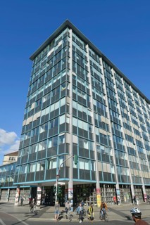Corner building