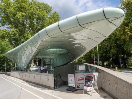 Hungerburgbahn valley station