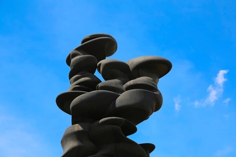 Large bronze sculpture by the artist Tony Cragg in the sculpture garden near the Venet House