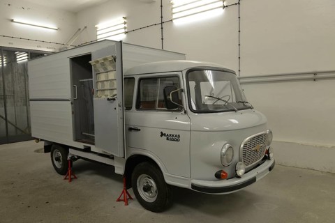 Prisoner transporter