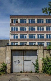Entrance B