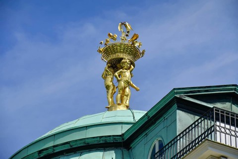 Roof figure