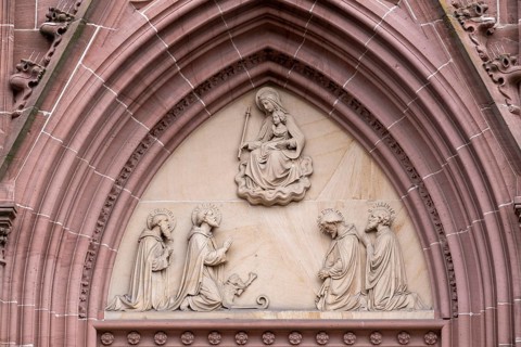 Depictions of saints above the portal of the Catholic Church of junglefowl (Gallus)