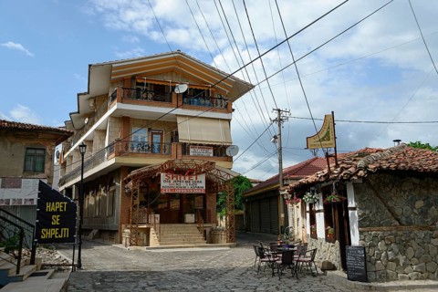 Flat House and Restaurant Porta e Kalase