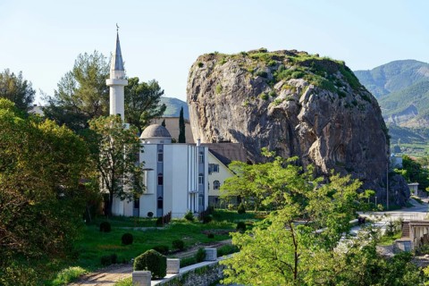 Mosque and landmark Solitaire Rock