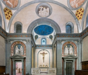 Central room with apse and altar